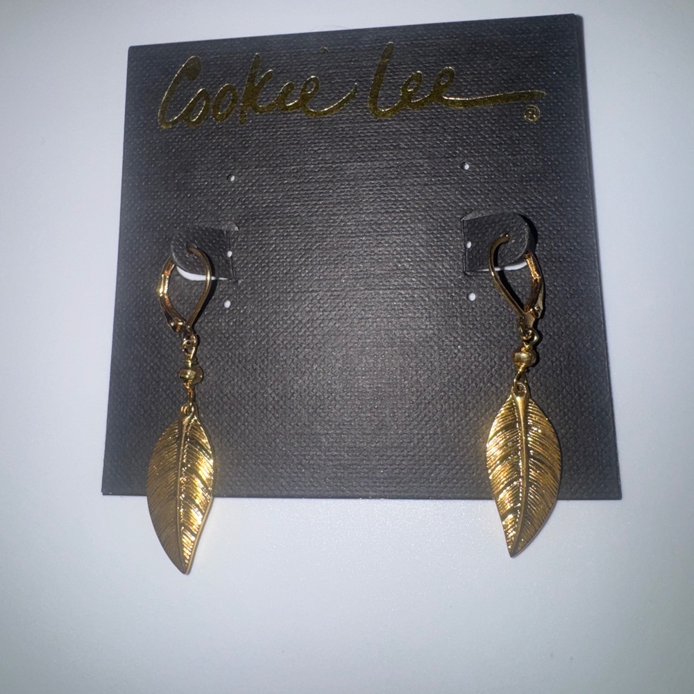 NWT Vintage Cookie Lee Metallic Gold Tone Feather Drop Leverback Dangle Earrings